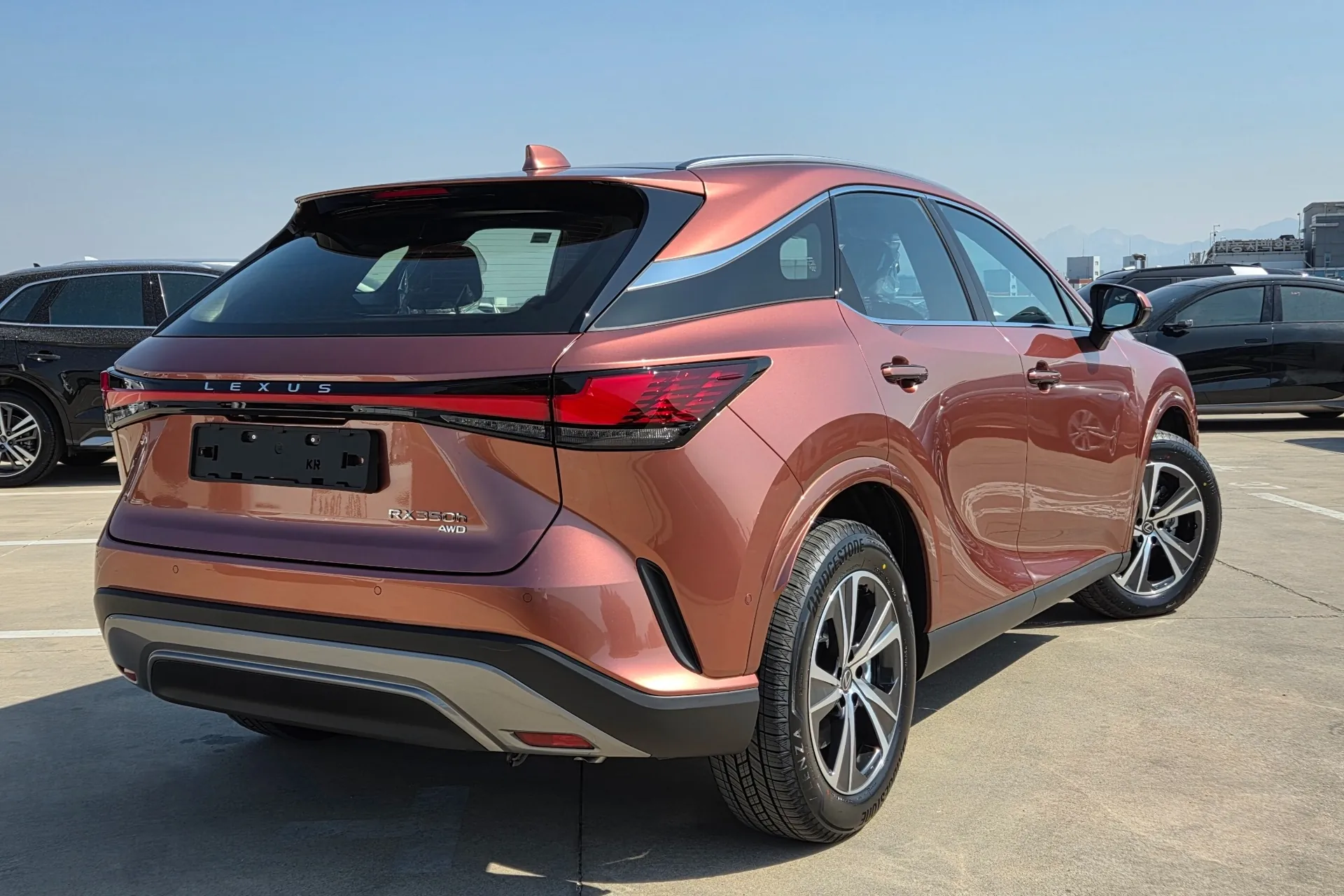 Надёжный Lexus RX350h 5th Generation Premium 2026 2.5 л 250 л.с Гибрид с двигателем 2,5 л, Терракот, пробег 5 км, Автомат, поставка из Япония