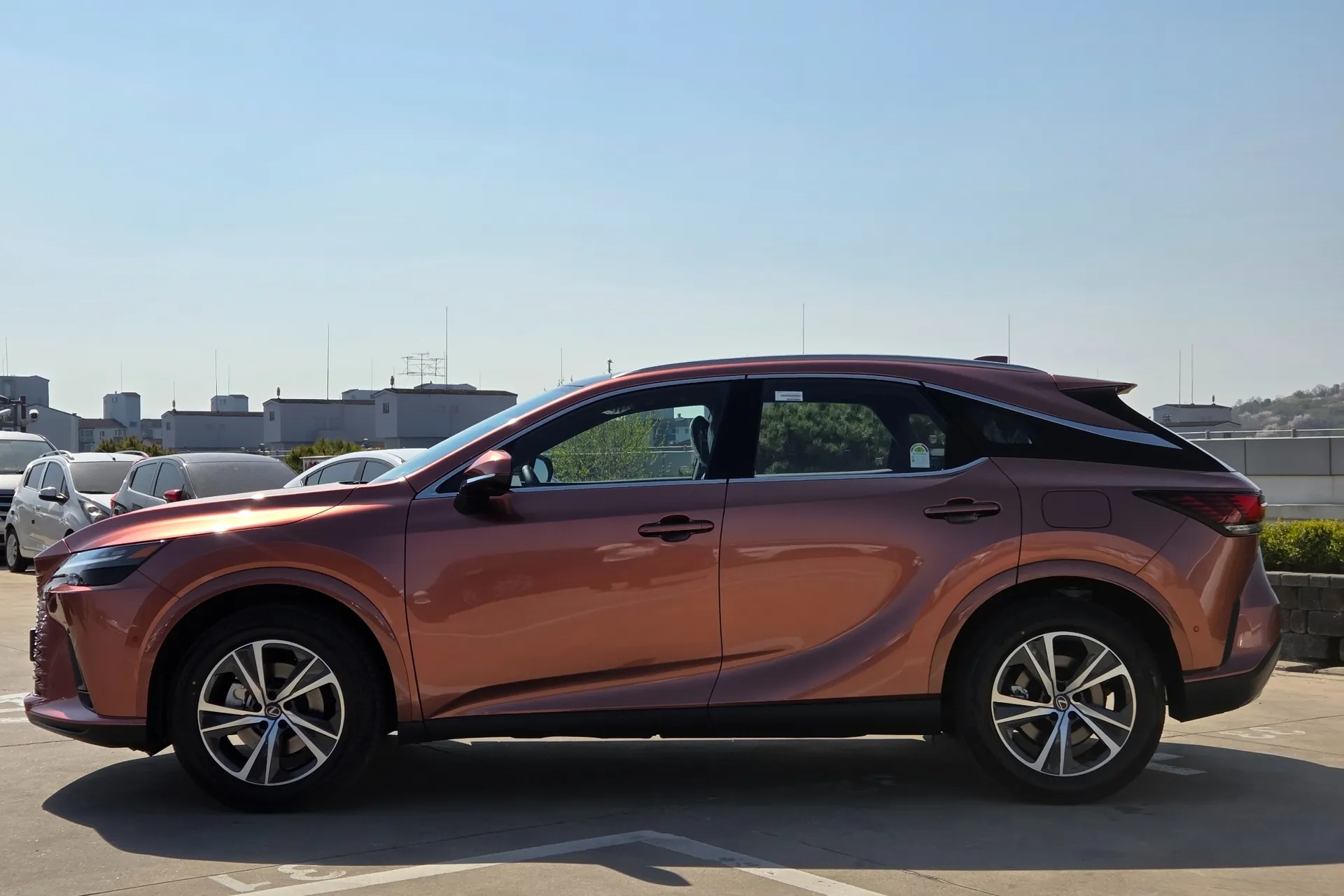 Lexus RX350h 5th Generation Premium 2026 2.5 л 250 л.с Гибрид в продаже: Терракот, Автомат, Полный привод, страна-производитель — Япония, доставка по РФ