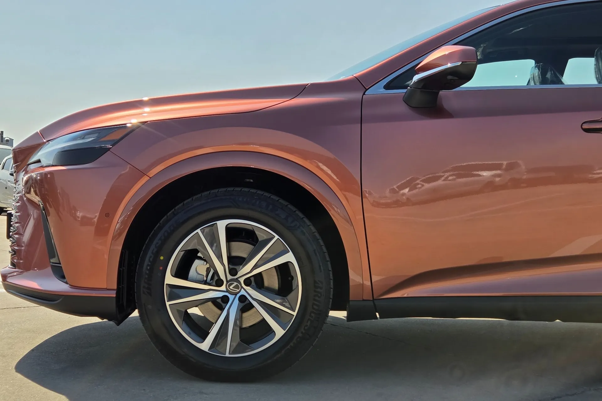 Заказать Lexus RX350h 5th Generation Premium 2026 2.5 л 250 л.с Гибрид с пробегом 5 км, Автомат, Полный привод, цвет Терракот, поставка из Япония, доставка по РФ