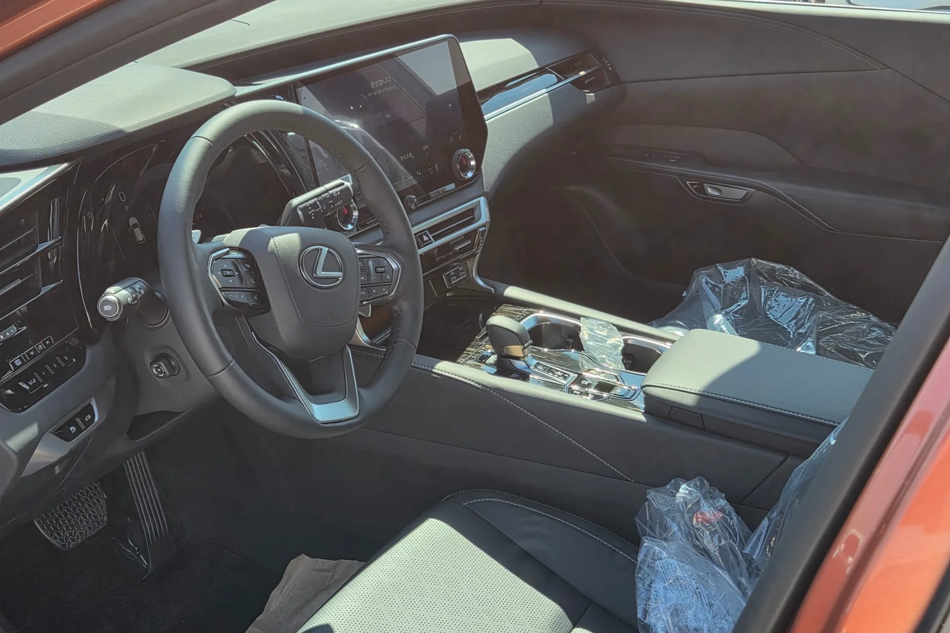 Заказать Lexus RX350h 5th Generation Premium 2026 2.5 л 250 л.с Гибрид, Терракот, Полный привод, Автомат — поставка из Япония, доставка по России и СНГ