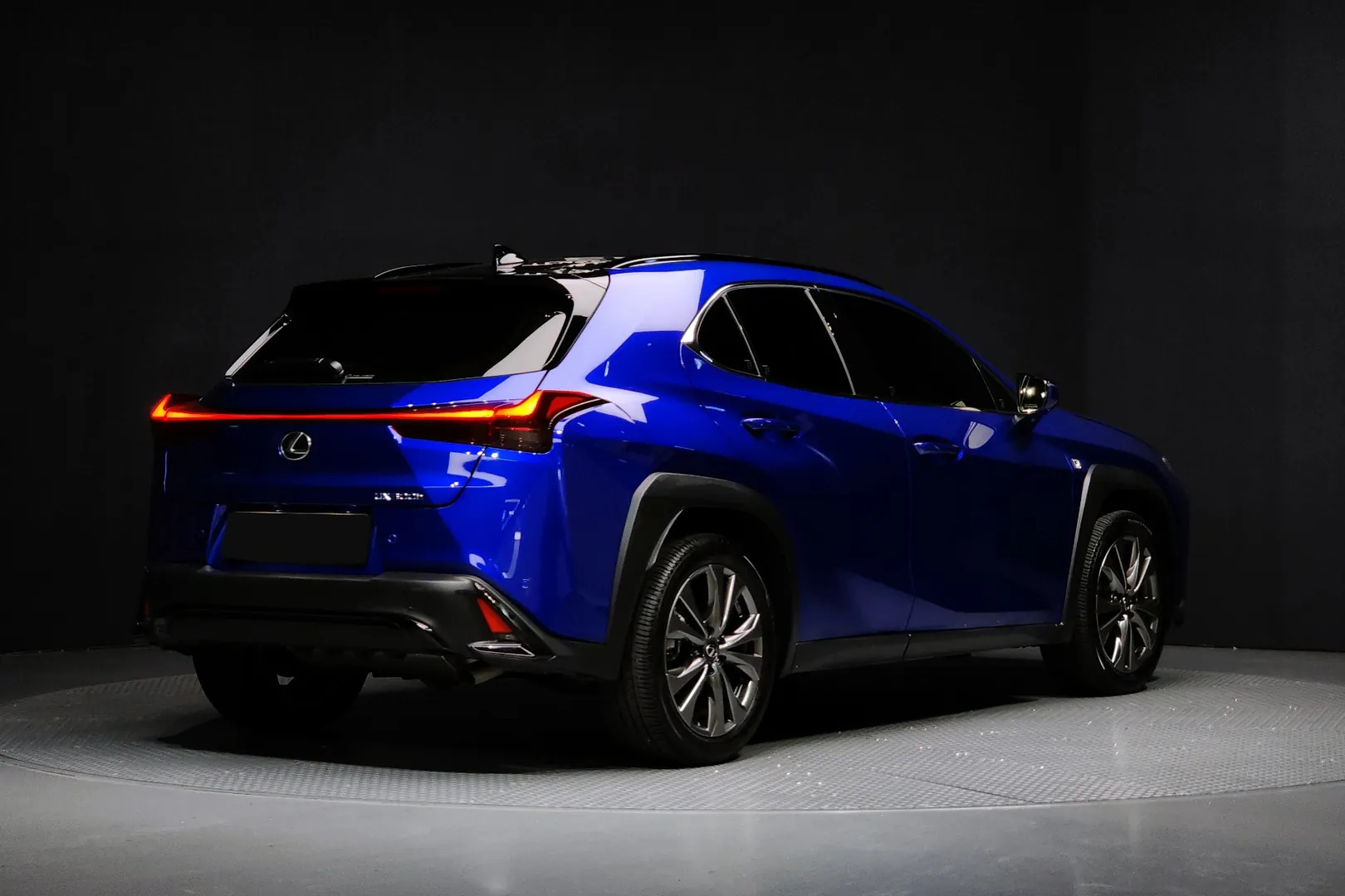 Заказать Lexus Ux 2025 2.0 л 150 л.с Гибрид с пробегом 4 479 км, Автомат, Передний привод, цвет Синий, поставка из Япония, доставка по РФ