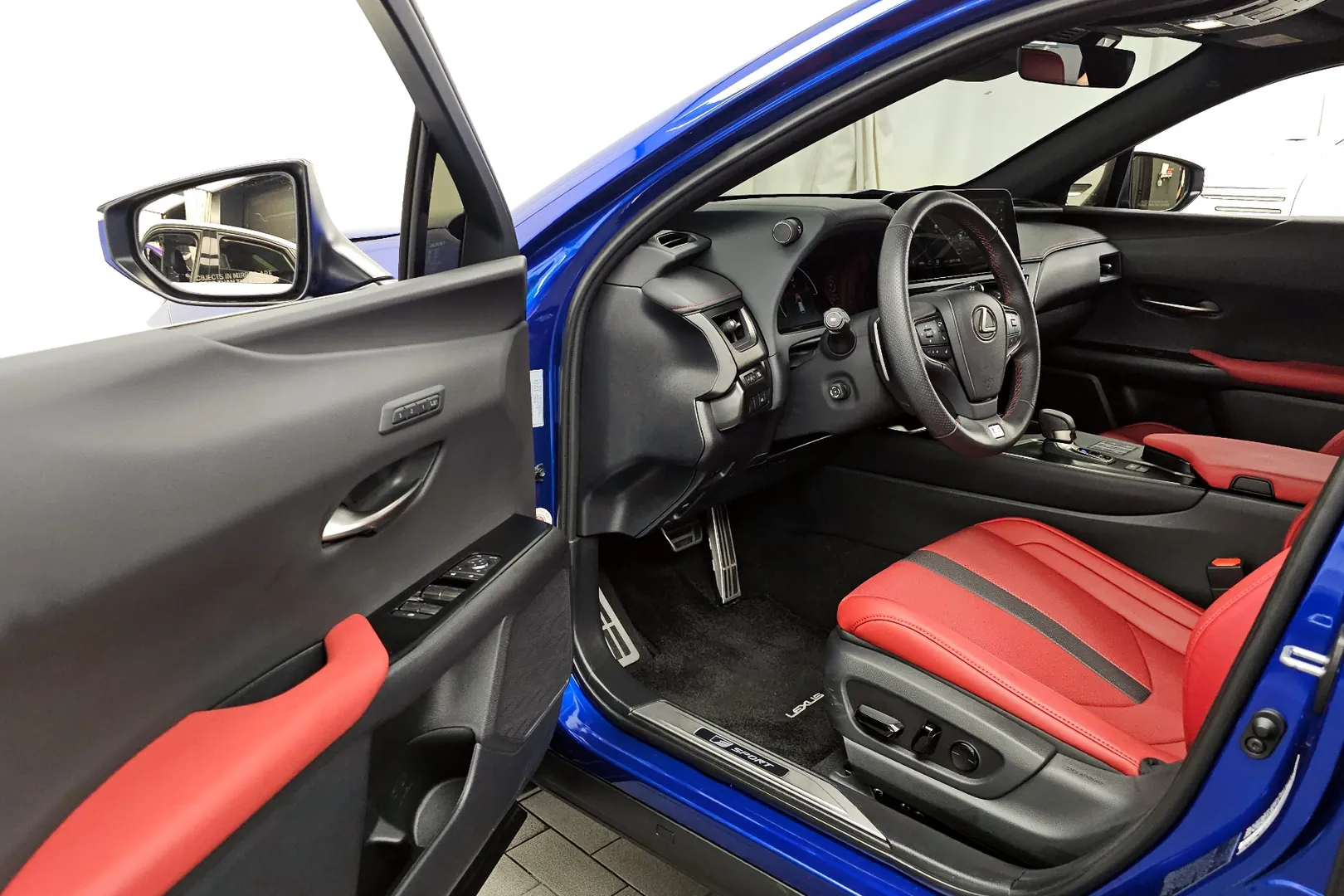 Lexus Ux 2025 2.0 л 150 л.с Гибрид, коробка Автомат, привод Передний привод, автомобиль из Япония, доставка по России