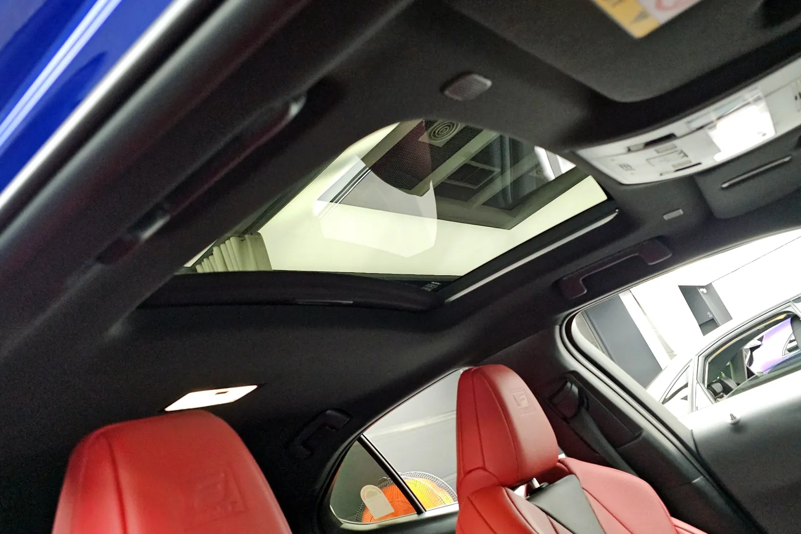 Доставка по РФ: Lexus Ux 2025 2.0 л 150 л.с Гибрид, Синий, пробег 4 479 км, Передний привод, Автомат, осмотр возможен в Москве