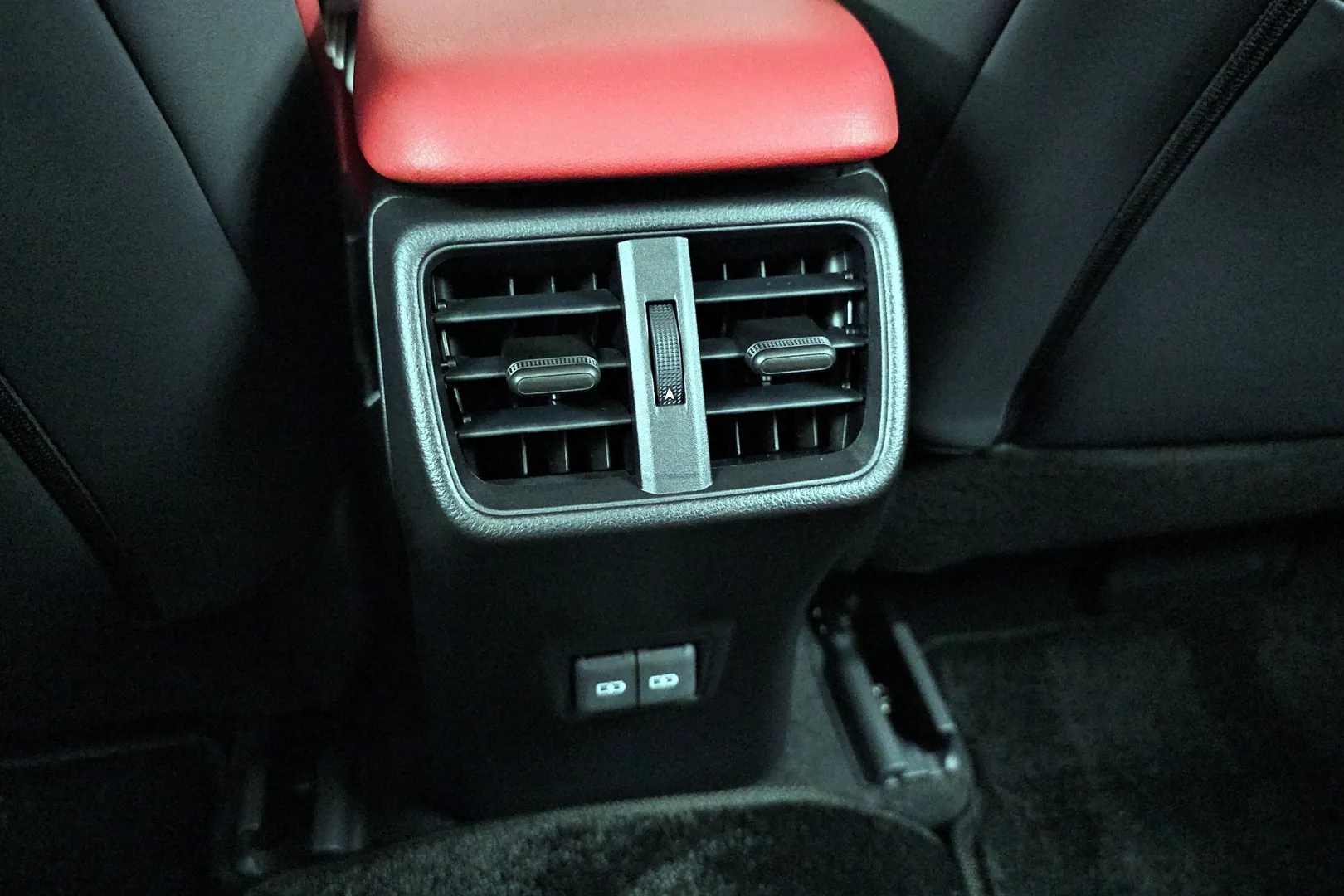 Официальная поставка Lexus Ux 2025 2.0 л 150 л.с Гибрид, Синий, Автомат, Передний привод, привезён из Япония