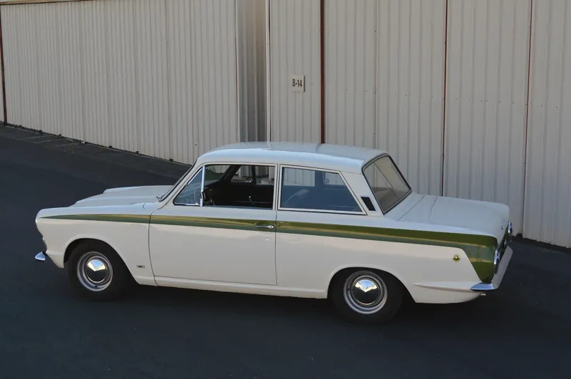 Заказать Lotus Cortina Mk1 1966 1.6 л 105 л.с Бензин с пробегом 104 000 км, Механика, Задний привод, цвет Белый, поставка из США, доставка по РФ Cortina Mk1 - фото 3