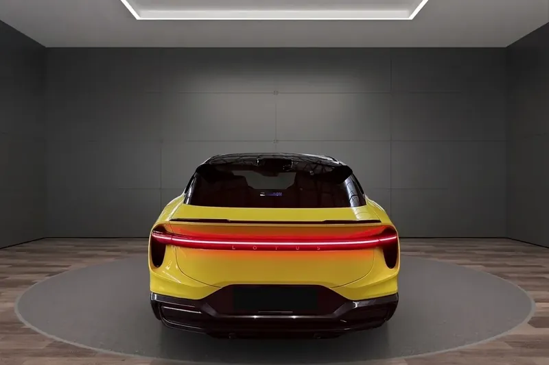 Заказать Lotus Eletre R 2026 0.0 л 918 л.с Электричество с пробегом 50 км, Автомат, Полный привод, цвет Желтый, поставка из Германия, доставка по РФ Eletre R - фото 3