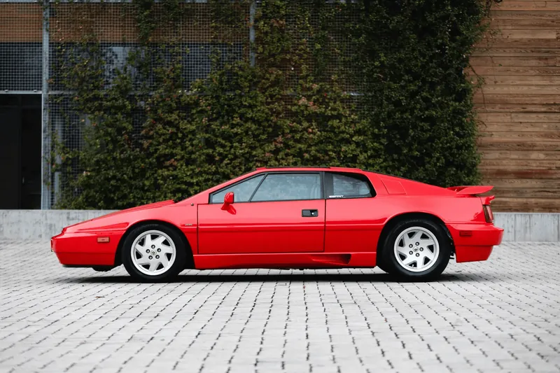 Заказать Lotus Esprit Turbo 1988 2.2 л 215 л.с Бензин с пробегом 75 000 км, Механика, Задний привод, цвет Красный, поставка из США, доставка по РФ Esprit Turbo - фото 3