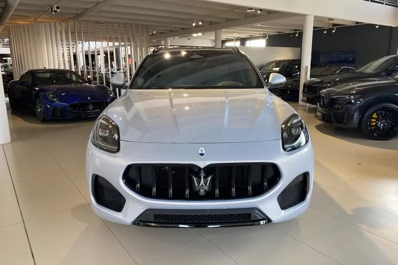 Maserati Grecale MODENA 2026 2.0 л 330 л.с Бензин, новый авто, Полный привод, Автомат, цвет Белый, страна-производитель — Германия Grecale MODENA - фото 2