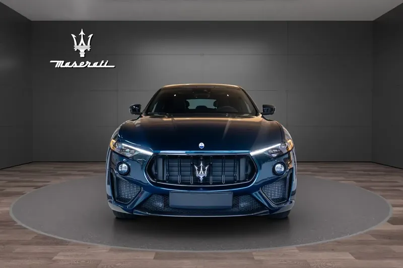 Maserati Levante Trofeo, Fuori Serie 2026 3.8 л 581 л.с Бензин, новый авто, Полный привод, Автомат, цвет Синий, страна-производитель — Германия Levante Trofeo, Fuori Serie - фото 2