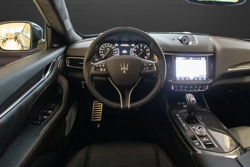 Выбор покупателей — Maserati Levante Trofeo, Fuori Serie 2026 3.8 л 581 л.с Бензин, пробег 85 км, Синий, привезён из Германия, доставка по РФ, фото 6