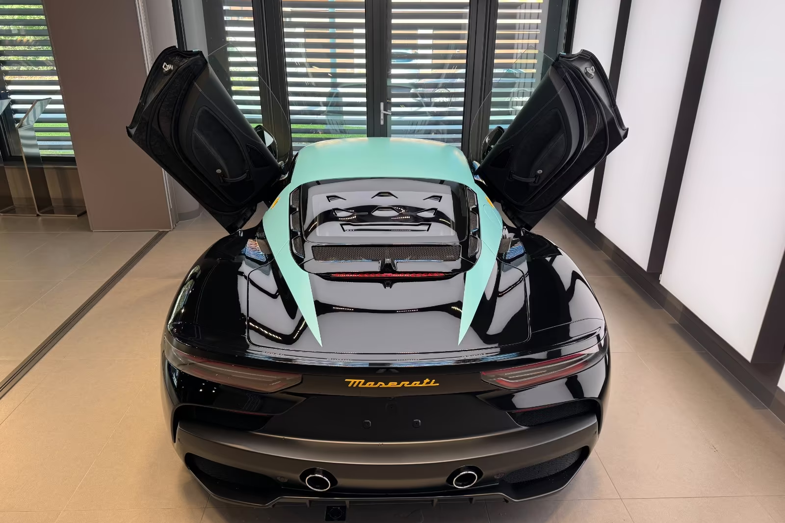 Новый Maserati MC20 3.0 V6 DCT Leggenda (1 of 20) 2026 3.0 л 630 л.с Бензин: Задний привод, Чёрный, коробка — Автомат, привезён из Италия, доставка по регионам