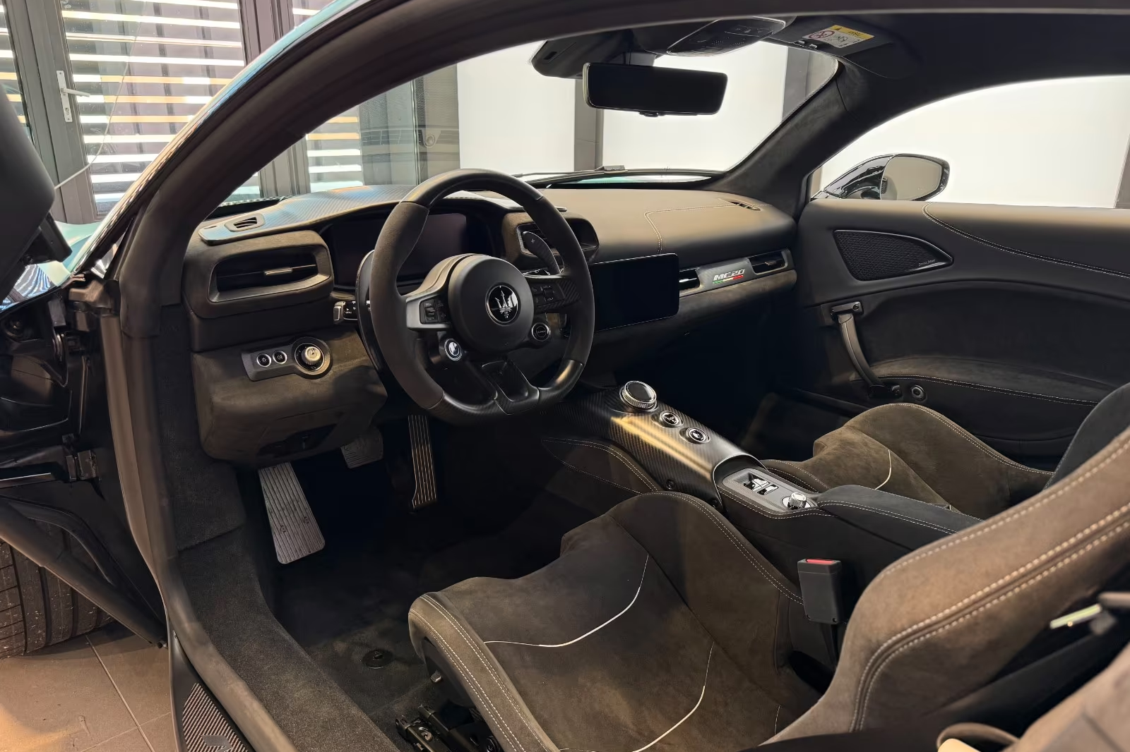 Купить Maserati MC20 3.0 V6 DCT Leggenda (1 of 20) 2026 3.0 л 630 л.с Бензин с минимальным пробегом 10 км, Чёрный, доставим из Италия в любой город РФ