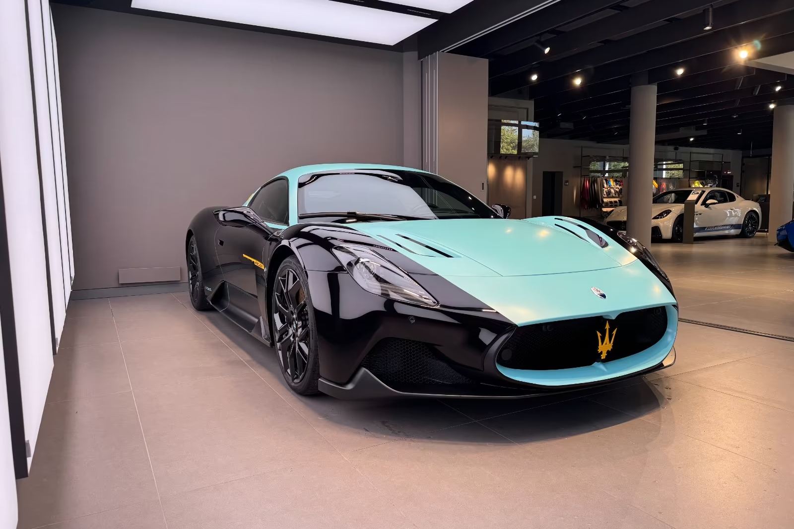 Купить Maserati MC20 3.0 V6 DCT Leggenda (1 of 20) 2026 3.0 л 630 л.с Бензин, Чёрный, Автомат, Задний привод — авто из Италия, с доставкой по всей России