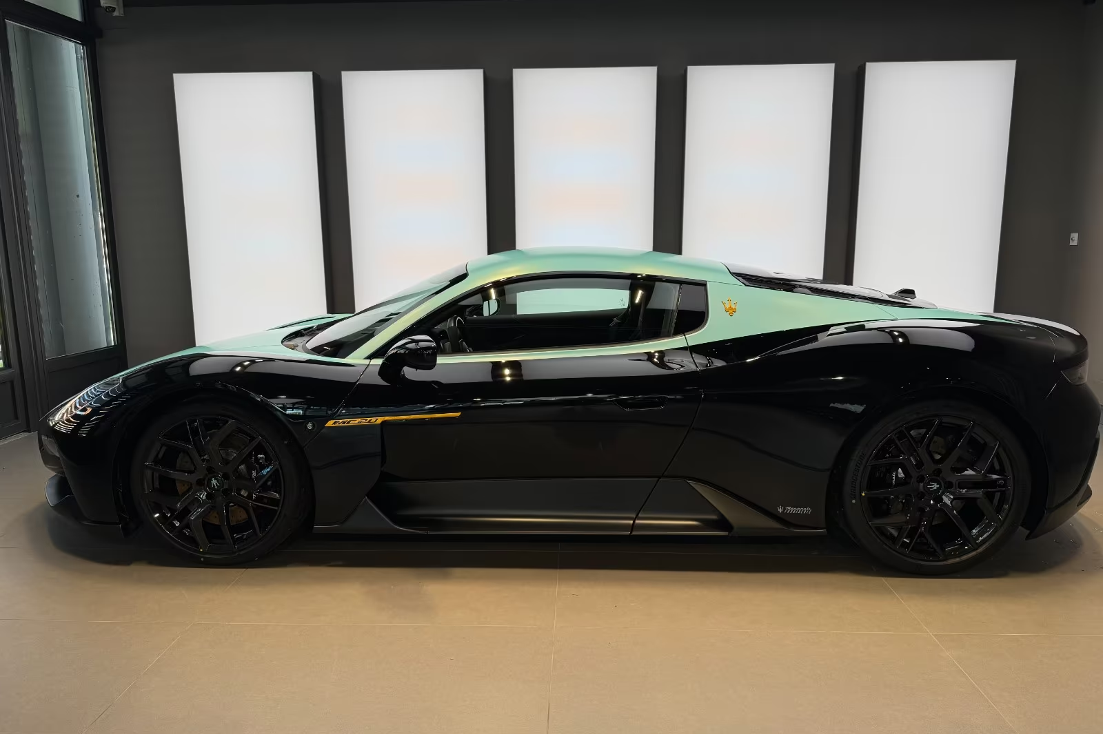 Заказать Maserati MC20 3.0 V6 DCT Leggenda (1 of 20) 2026 3.0 л 630 л.с Бензин, Чёрный, Задний привод, Автомат — поставка из Италия, доставка по России и СНГ