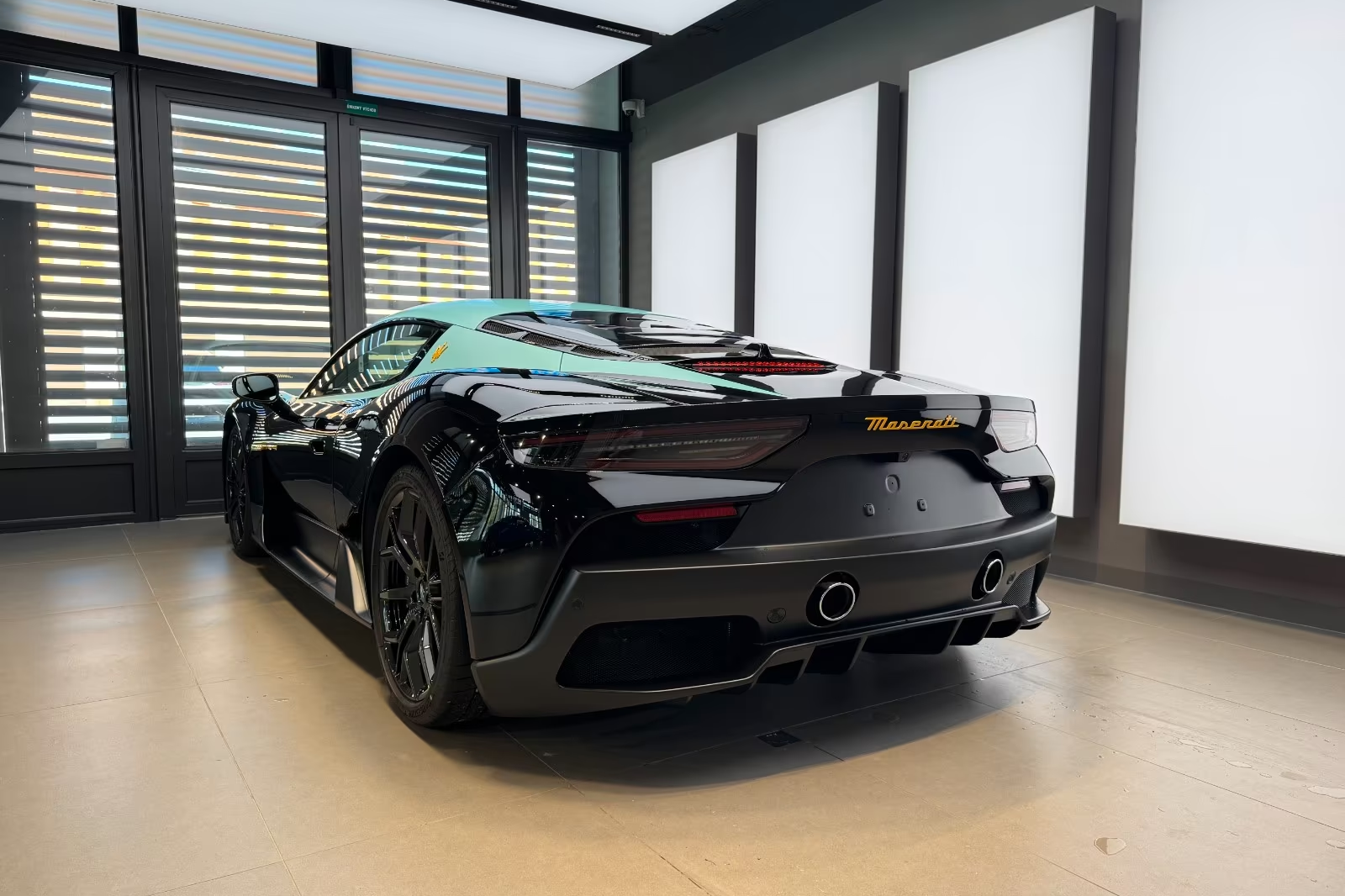 Надёжный Maserati MC20 3.0 V6 DCT Leggenda (1 of 20) 2026 3.0 л 630 л.с Бензин с двигателем 3,0 л, Чёрный, пробег 10 км, Автомат, поставка из Италия