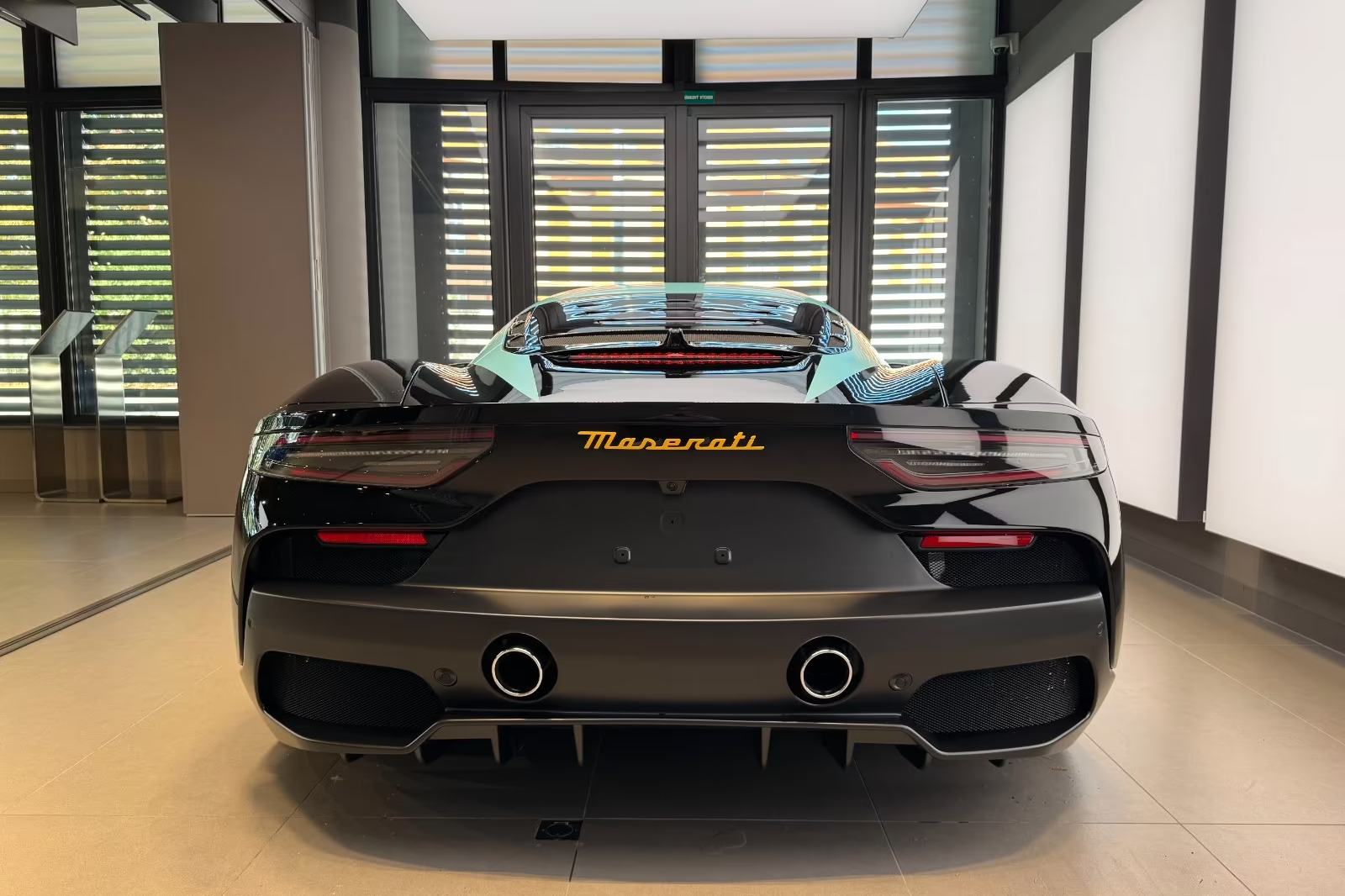 Maserati MC20 3.0 V6 DCT Leggenda (1 of 20) 2026 3.0 л 630 л.с Бензин, коробка Автомат, привод Задний привод, автомобиль из Италия, доставка по России