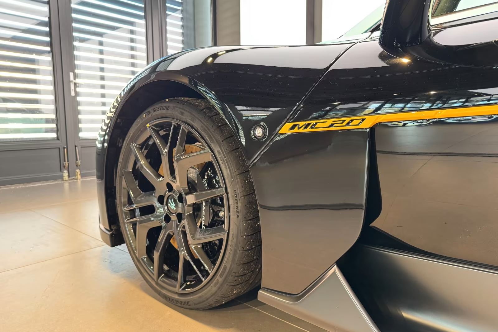 Купить Maserati MC20 3.0 V6 DCT Leggenda (1 of 20) 2026 3.0 л 630 л.с Бензин с доставкой: пробег 10 км, Чёрный, Автомат, Задний привод, поставка из Италия