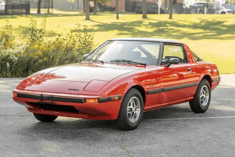 Mazda RX-7 GS 1985 1.1 л 101 л.с Бензин, новый авто, Задний привод, Механика, цвет Красный, страна-производитель — США RX-7 GS - фото 2