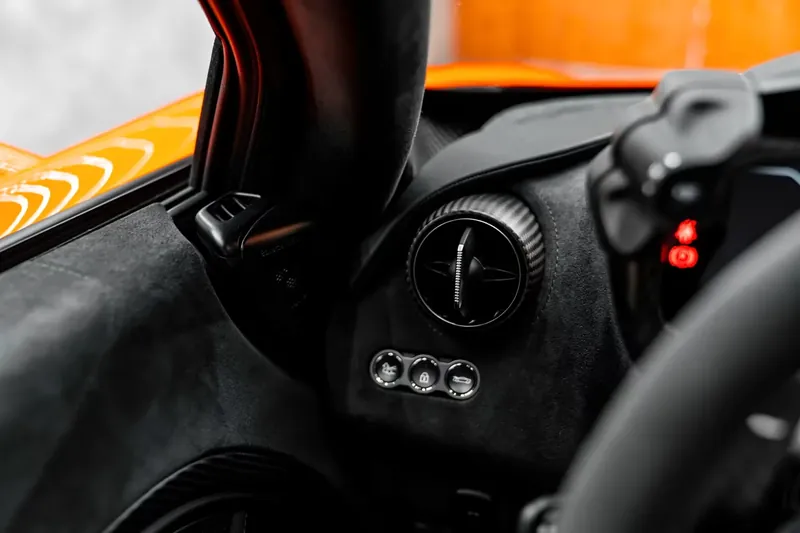 McLaren 750S 2025 4.0 л 750 л.с Бензин, пробег 9 803 км, цвет кузова Оранжевый, тип трансмиссии Автомат, привод Задний привод, из Великобритания, фото 18