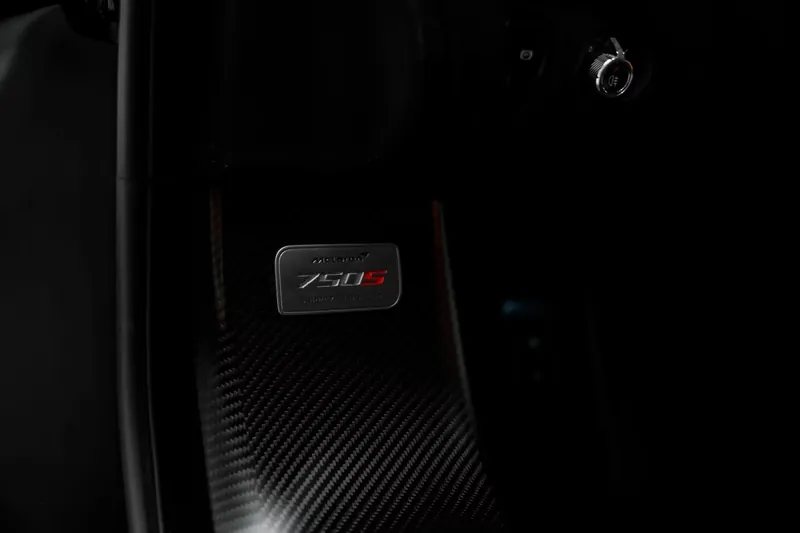 Купить McLaren 750S 2025 4.0 л 750 л.с Бензин с минимальным пробегом 9 803 км, Оранжевый, доставим из Великобритания в любой город РФ, фото 13