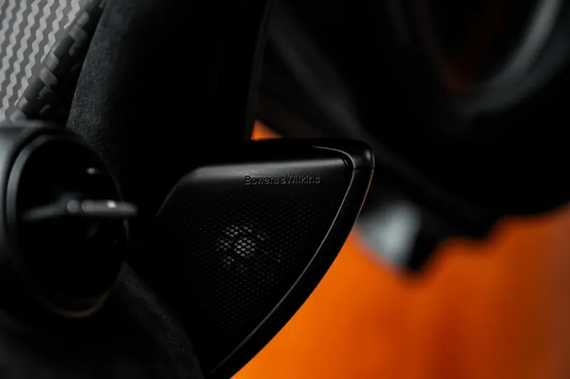 McLaren 750S Coupé 2025, оранжевый, фото 25