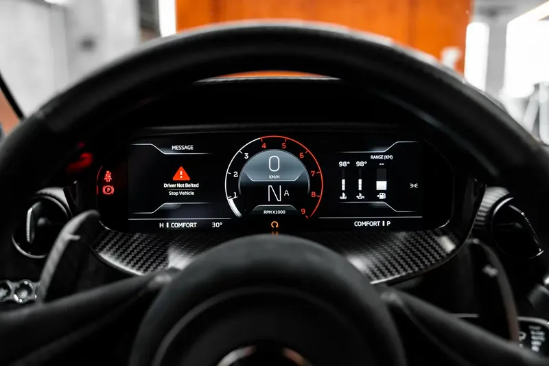 McLaren 750S Coupé 2025, оранжевый, фото 24