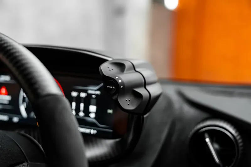 McLaren 750S Coupé 2025, оранжевый, фото 21
