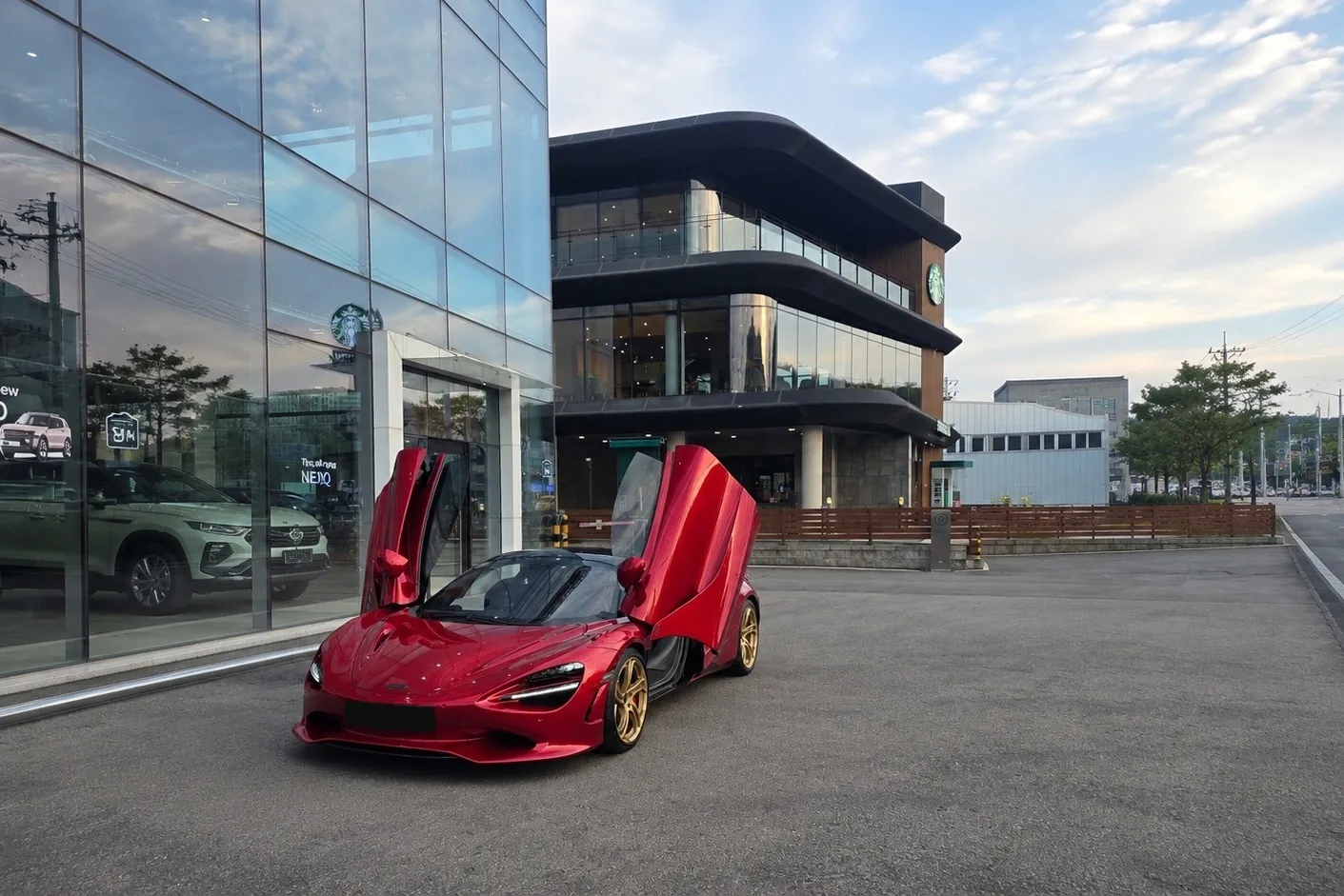 Заказать McLaren 750S Spider 2026 4.0 л 750 л.с Бензин с пробегом 1 575 км, Автомат, Задний привод, цвет Бордовый, поставка из Корея, доставка по РФ 750S Spider - фото 3