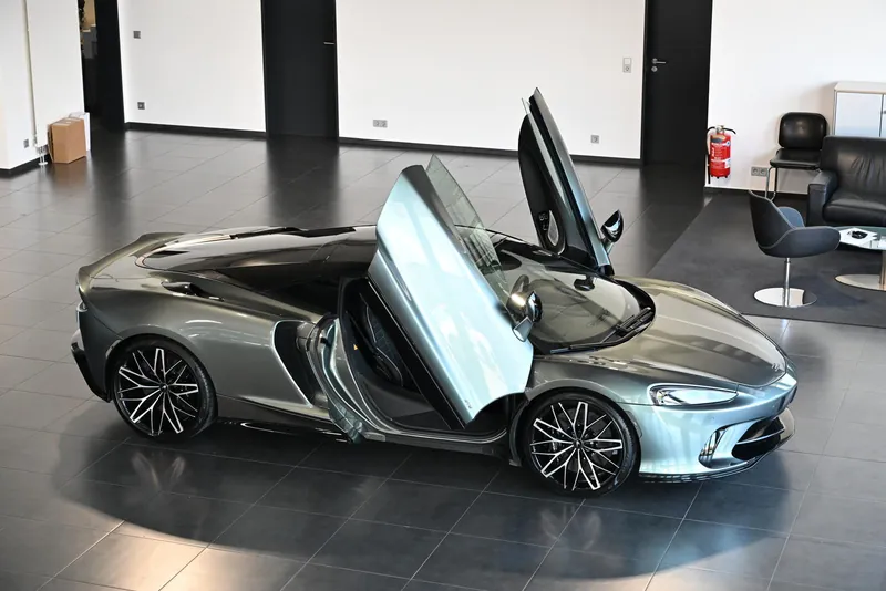 Заказать McLaren GTS 2026 4.0 л 635 л.с Бензин с пробегом 2 100 км, Автомат, Задний привод, цвет Серебристый, поставка из Германия, доставка по РФ GTS - фото 3