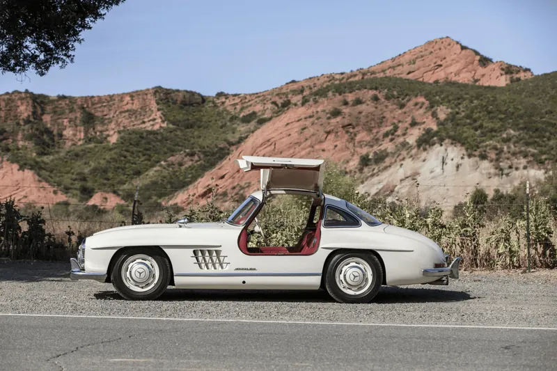 Заказать Mercedes-Benz 300SL Gullwing 1956 3.0 л 215 л.с Бензин с пробегом 136 000 км, Механика, Задний привод, цвет Белый, поставка из США, доставка по РФ 300SL Gullwing - фото 2