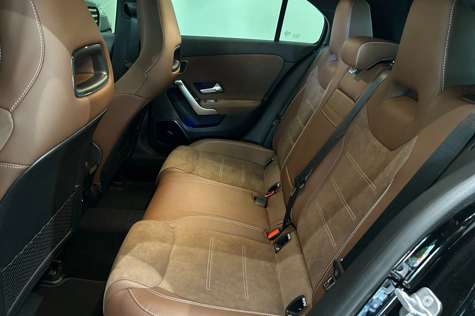 Новый Mercedes-Benz A-Class A45 S 4MATIC+ 2026 2.0 л 421 л.с Бензин в кузове Чёрный, коробка — Автомат, привод — Полный привод, страна производства — Корея, фото 12