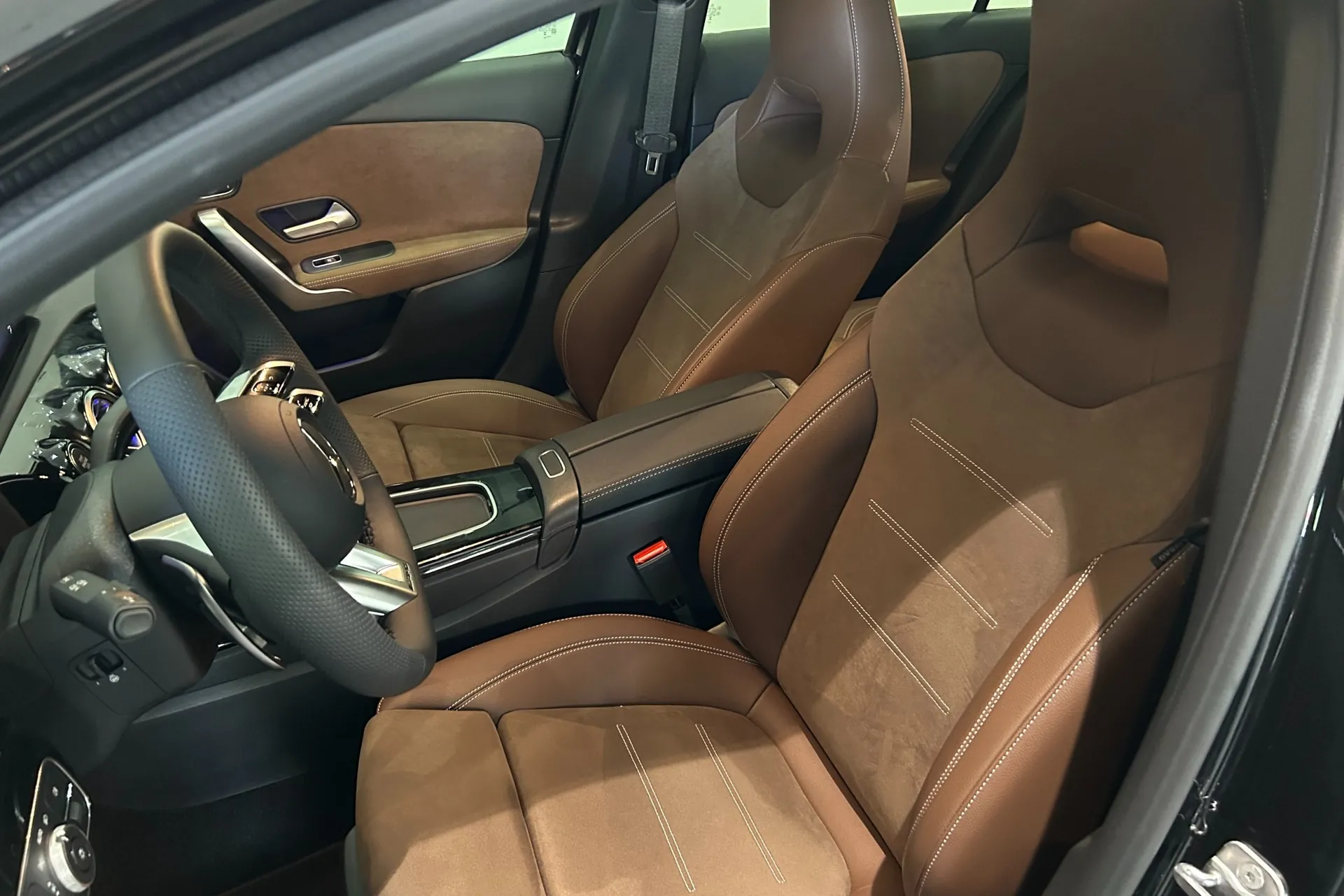 Купить Mercedes-Benz A-Class A45 S 4MATIC+ 2026 2.0 л 421 л.с Бензин с минимальным пробегом 1 110 км, Чёрный, доставим из Корея в любой город РФ, фото 13