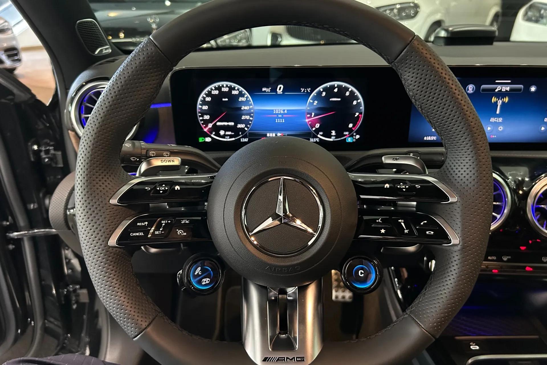 Оформить заказ на Mercedes-Benz A-Class A45 S 4MATIC+ 2026 2.0 л 421 л.с Бензин, коробка: Автомат, привод: Полный привод, доставка по России, салон в Москве, фото 14