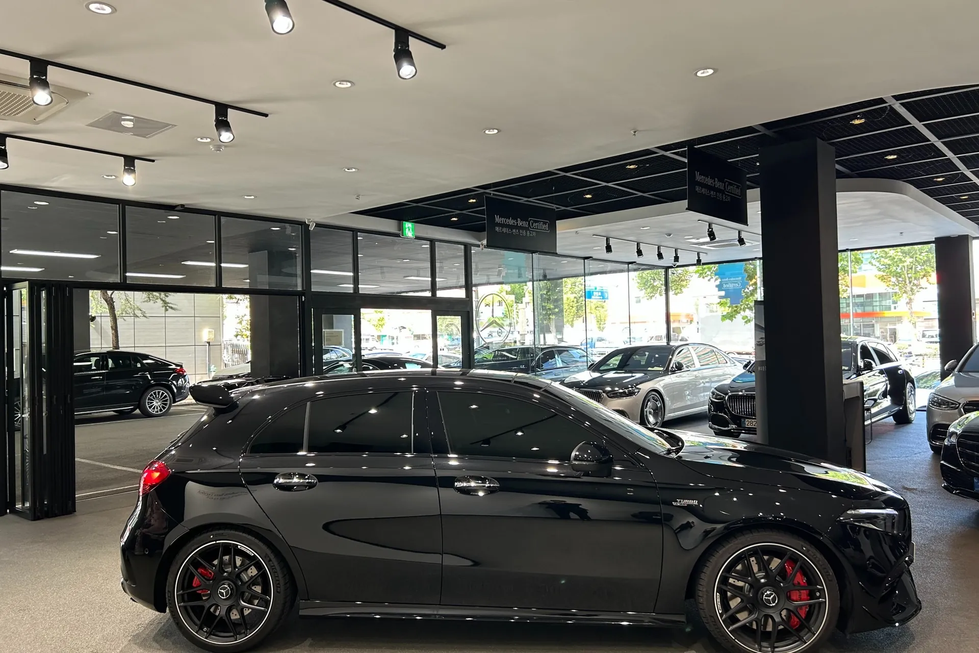 Новый Mercedes-Benz A-Class A45 S 4MATIC+ 2026 2.0 л 421 л.с Бензин: Полный привод, Чёрный, коробка — Автомат, привезён из Корея, доставка по регионам, фото 5