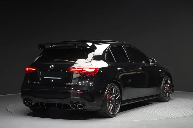 Заказать Mercedes-Benz AMG A45 S 4MATIC+ 2025 2.0 л 420 л.с Бензин с пробегом 5 725 км, Автомат, Полный привод, цвет Чёрный, поставка из Германия, доставка по РФ AMG A 45 S 4MATIC+ - фото 3