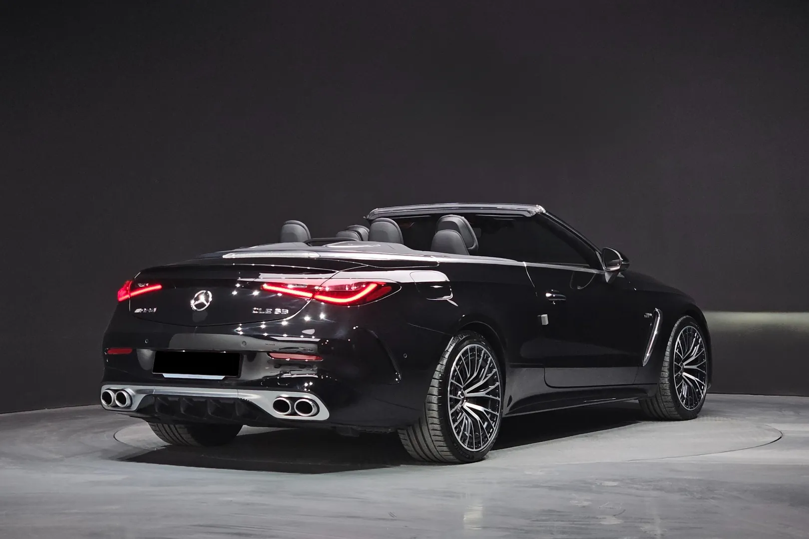 Заказать Mercedes-Benz AMG CLE53 4MATIC+ Cabriolet 2025 3.0 л 449 л.с Бензин с пробегом 8 916 км, Автомат, Полный привод, цвет Чёрный, поставка из Германия, доставка по РФ