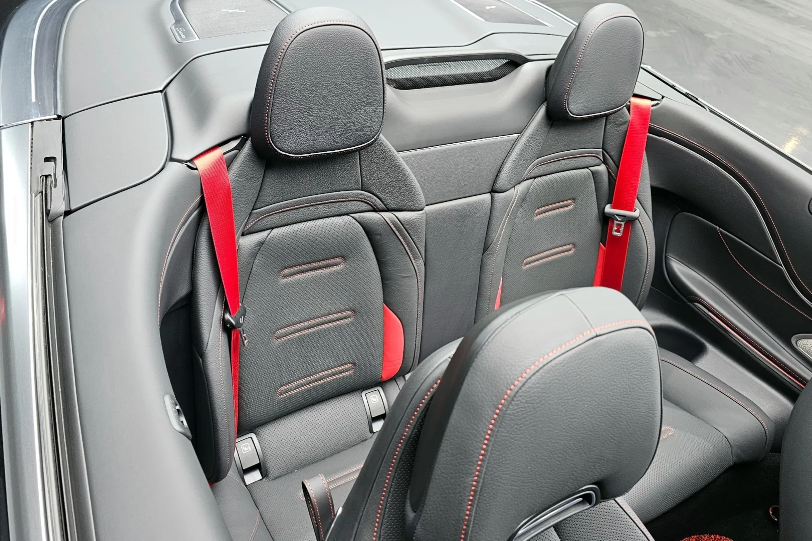 Надёжный Mercedes-Benz AMG CLE53 4MATIC+ Cabriolet 2025 3.0 л 449 л.с Бензин с двигателем 3,0 л, Чёрный, пробег 8 916 км, Автомат, поставка из Германия