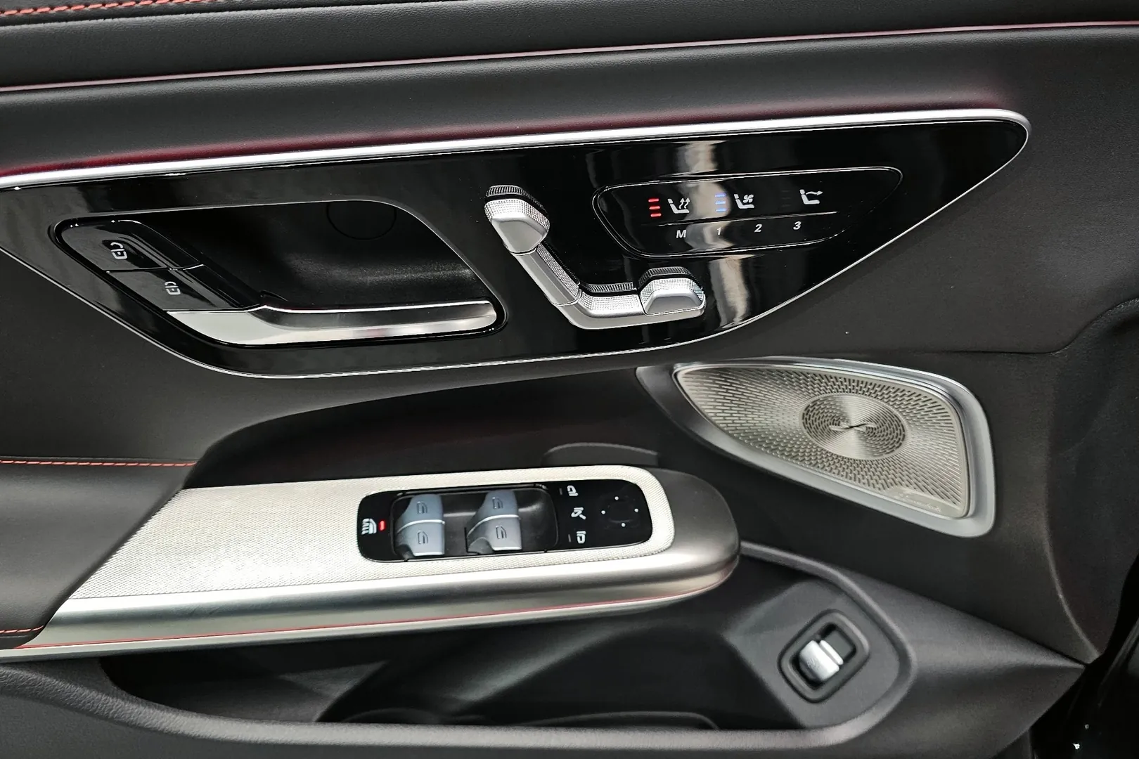 Mercedes-Benz AMG CLE53 4MATIC+ Cabriolet 2025 3.0 л 449 л.с Бензин, пробег 8 916 км, Чёрный, Полный привод, Автомат, авто из Германия, доставка по РФ