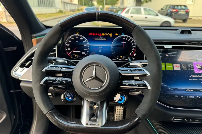 Новый Mercedes-Benz AMG E 53 Hybrid 4Matic+ Premium Plus 2026 3.0 л 612 л.с Гибрид в кузове Чёрный, коробка — Автомат, привод — Полный привод, страна производства — Германия, фото 12
