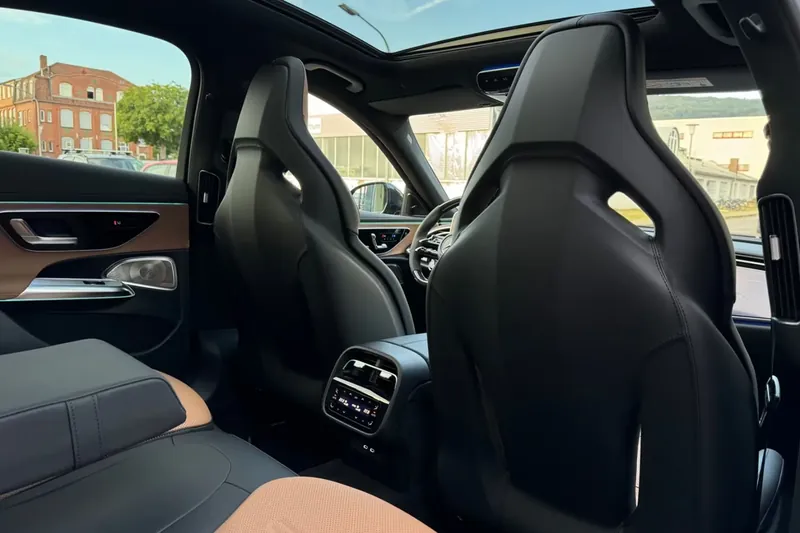 Надёжный Mercedes-Benz AMG E 53 Hybrid 4Matic+ Premium Plus 2026 3.0 л 612 л.с Гибрид с двигателем 3,0 л, Чёрный, пробег 23 км, Автомат, поставка из Германия, фото 8