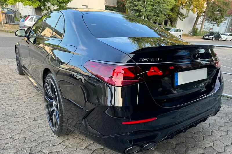 Купить Mercedes-Benz AMG E 53 Hybrid 4Matic+ Premium Plus 2026 3.0 л 612 л.с Гибрид, Чёрный, Автомат, Полный привод — авто из Германия, с доставкой по всей России, фото 3