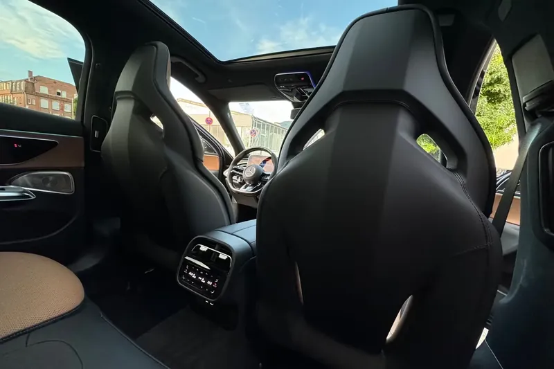 Mercedes-Benz AMG E 53 Hybrid 4Matic+ Premium Plus 2026, чёрный, фото 35