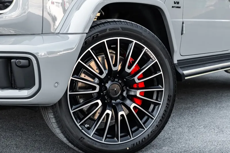 Mercedes-Benz AMG G 63 2026 4.0 л 585 л.с Бензин, новый авто, Полный привод, Автомат, цвет Серый, страна-производитель — Германия AMG G 63 - фото 2