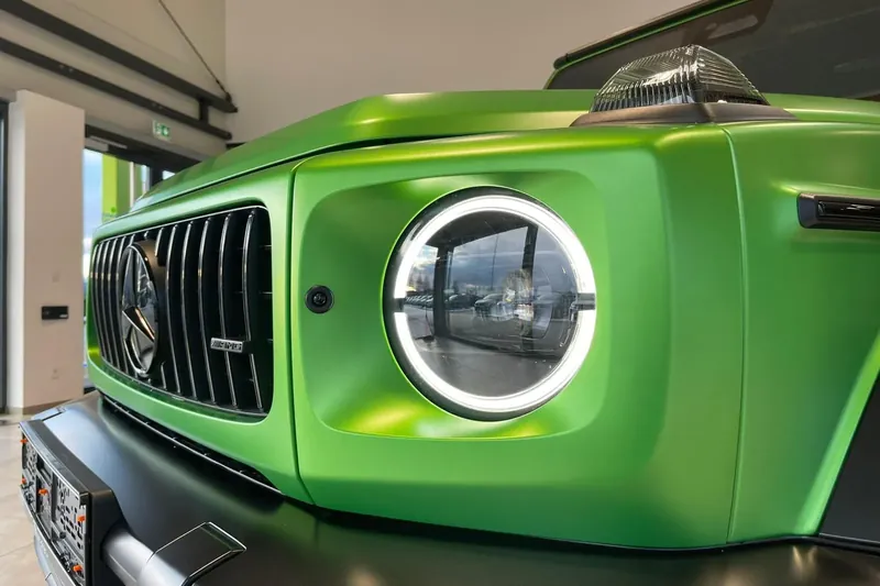 Заказать Mercedes-Benz AMG G 63 2026 4.0 л 585 л.с Бензин с пробегом 20 км, Автомат, Полный привод, цвет Зелёный, поставка из Германия, доставка по РФ AMG G 63 - фото 3