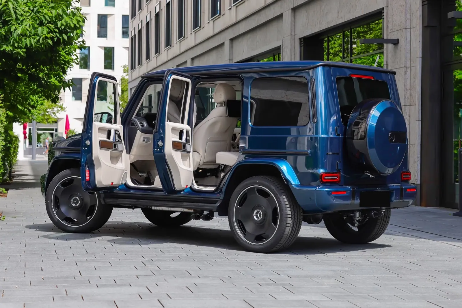 Надёжный Mercedes-Benz AMG G 63 2026 4.0 л 605 л.с Бензин с двигателем 4,0 л, Синий, пробег 50 км, Автомат, поставка из Германия, фото 8