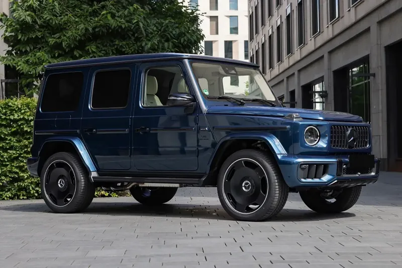 Заказать Mercedes-Benz AMG G 63 2026 4.0 л 605 л.с Бензин с пробегом 50 км, Автомат, Полный привод, цвет Синий, поставка из Германия, доставка по РФ AMG G 63 - фото 3