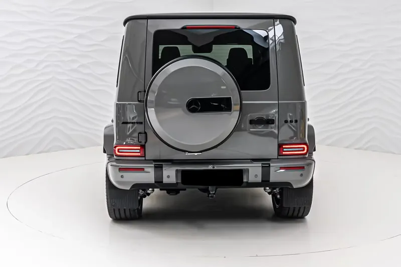Заказать Mercedes-Benz AMG G63 2026 4.0 л 585 л.с Бензин с пробегом 50 км, Автомат, Полный привод, цвет Серый, поставка из Германия, доставка по РФ AMG G63 - фото 3