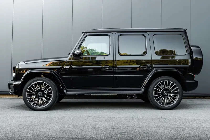 Заказать Mercedes-Benz AMG G63 2026 4.0 л 585 л.с Бензин с пробегом 25 км, Автомат, Полный привод, цвет Чёрный, поставка из Германия, доставка по РФ AMG G63 - фото 3