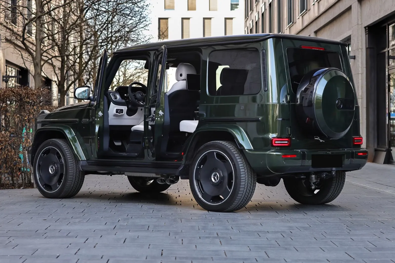 Надёжный Mercedes-Benz AMG G63 2026 4.0 л 585 л.с Бензин с двигателем 4,0 л, Зелёный, пробег 50 км, Автомат, поставка из Германия, фото 8
