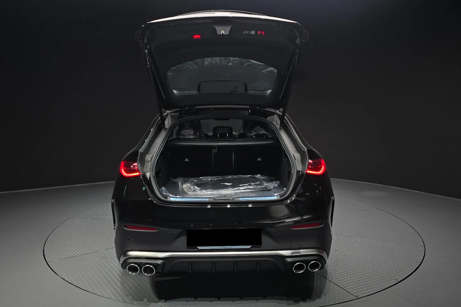 Доступен к заказу Mercedes-Benz AMG GLC43 4MATIC Coupe 2026 2.0 л 421 л.с Бензин: Чёрный, коробка Автомат, привод Полный привод, осмотр и тест-драйв в Москве